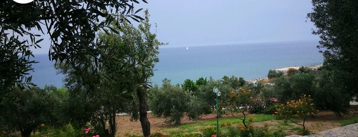 Onurkent Plajı is one of Posti che sono piaciuti a Fusun.