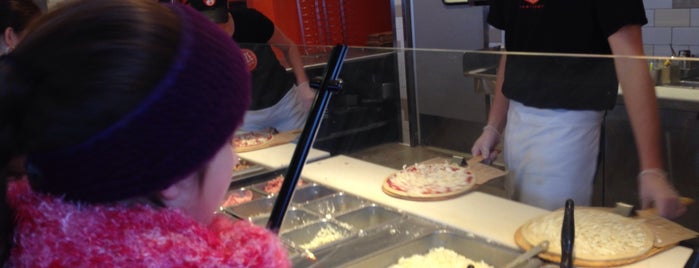 Blaze Pizza is one of สถานที่ที่ TaintSmack ถูกใจ.