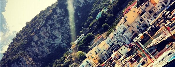 Isla de Capri is one of Italy to do list.