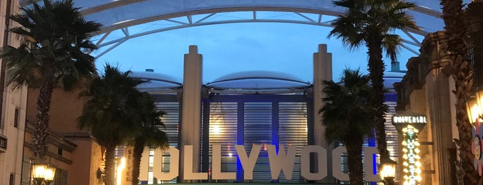 Hollywood Boulevard is one of Resorts world sentosa.