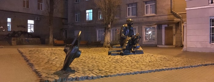 Памятник Исааку Бабелю / Monument to Isaak Babel is one of Odessa.