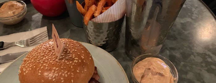 Gourmet Burger Kitchen (Canary Wharf) is one of Burger Club List.