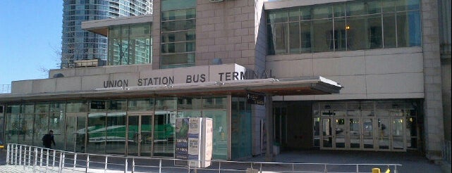 Union Station GO Bus Terminal is one of Lugares favoritos de DJ.
