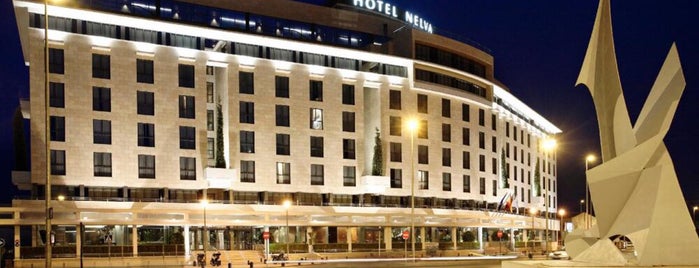 Hotel Nelva is one of Discotecas.