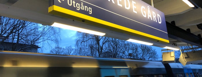 Enskede Gård T-bana is one of Stockholm T-Bana (Tunnelbana/Metro/U-Bahn).