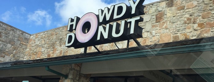 Howdy Donut is one of สถานที่ที่ Mrs ถูกใจ.