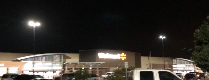 Walmart Supercenter is one of Tempat yang Disukai Daniel.