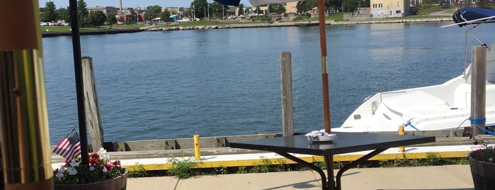 Kenosha Yacht Club is one of Orte, die Cherri gefallen.