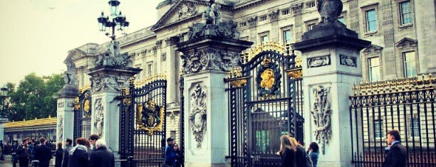 Buckingham Sarayı is one of About LONDON.