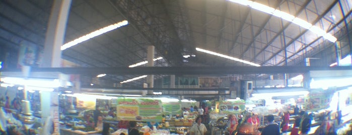 ตลาดสามแยกสันทราย is one of Thailand.