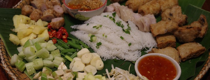 แอมซัน ร้านอาหารเวียดนาม is one of ตระเวนกิน ^^.