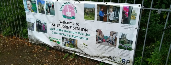 Sherborne Railway Station (SHE) is one of Locais curtidos por Henry.