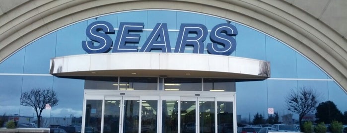 Sears is one of Locais curtidos por Dan.