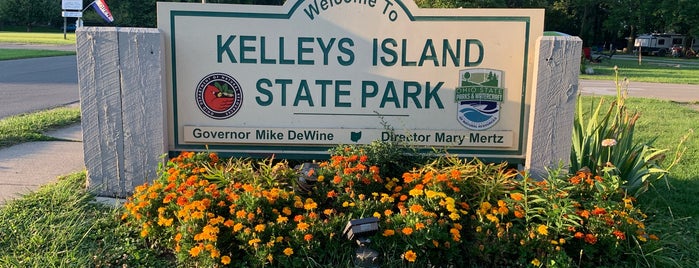Kelleys Island State Park is one of Tempat yang Disukai Steve.