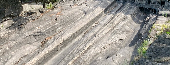 Glacial Grooves Geological Preserve is one of Lieux qui ont plu à JR.