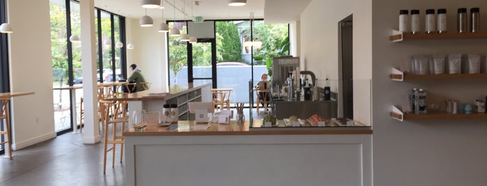 Tea Bar is one of Perryさんの保存済みスポット.