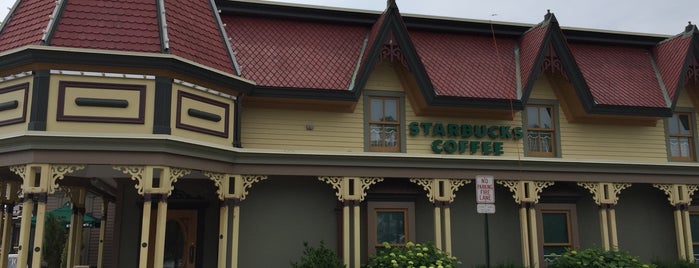 Starbucks is one of Orte, die Christopher gefallen.