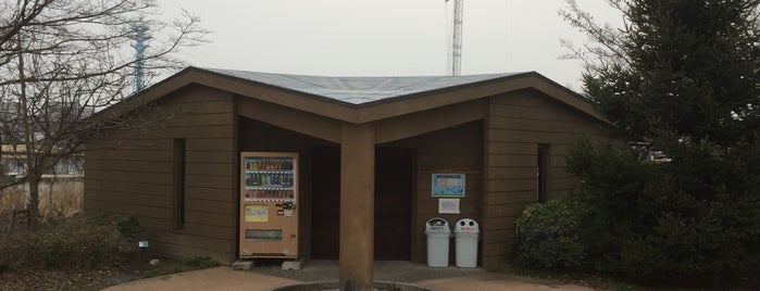 あいの島 野鳥観察舎 is one of สถานที่ที่ Yuzuki ถูกใจ.