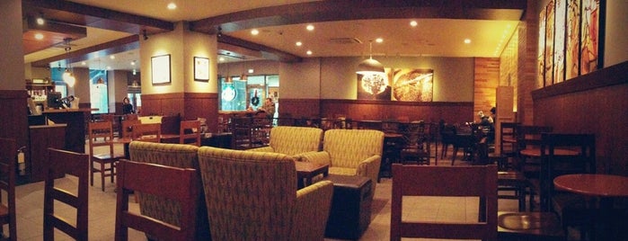 Starbucks is one of Tempat yang Disukai Dewy.