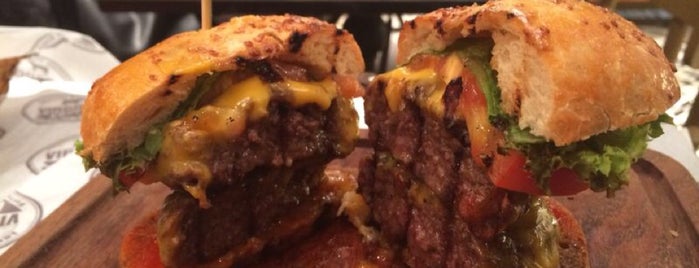 Virginia Angus is one of The 15 Best Places for Cheeseburgers in Istanbul.