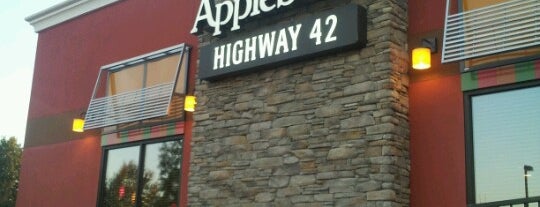Applebee's Grill + Bar is one of Robertさんのお気に入りスポット.