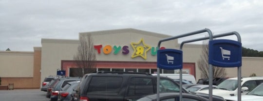 Toys"R"Us is one of สถานที่ที่ Chester ถูกใจ.