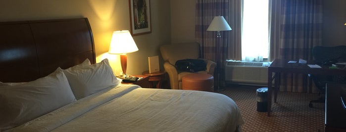 Hilton Garden Inn Room 326 is one of Posti che sono piaciuti a Dennis.