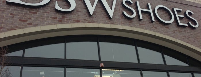DSW Designer Shoe Warehouse is one of Lugares favoritos de MEREDITH.