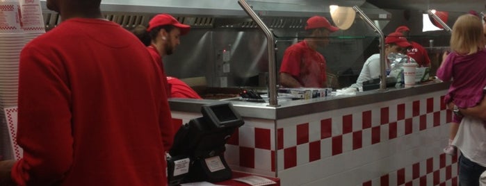 Five Guys is one of Marcoさんのお気に入りスポット.