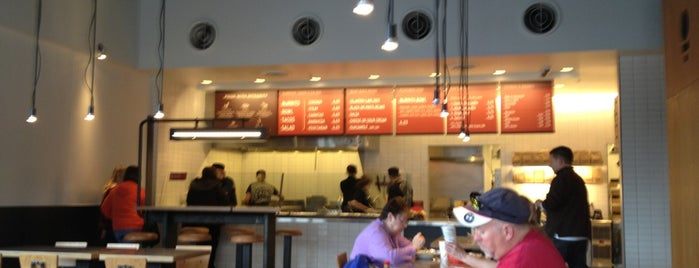 Chipotle Mexican Grill is one of Tempat yang Disukai Jared.