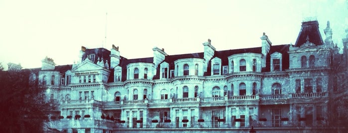 The Grand Hotel is one of Locais salvos de Martins.