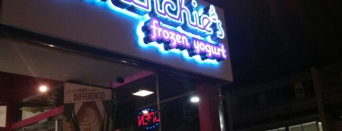 Menchie's Frozen Yogurt is one of สถานที่ที่ Annuh ถูกใจ.