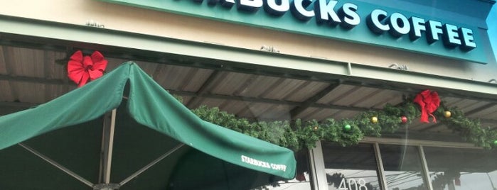 Starbucks is one of Lieux qui ont plu à Andrew.