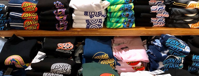 Zumiez is one of The Places that I Have Been to in Honolulu, HI.