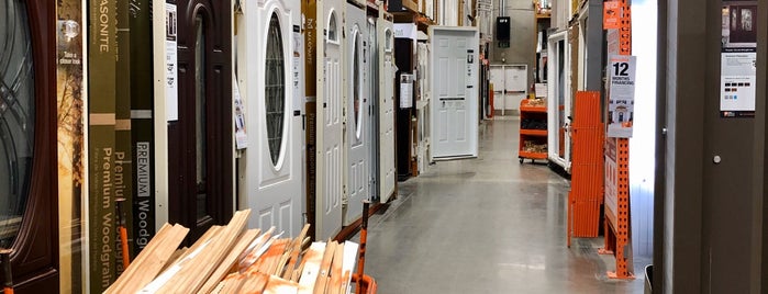 The Home Depot is one of Michelleさんのお気に入りスポット.