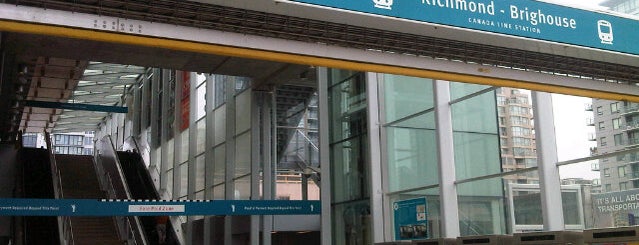 Richmond - Brighouse SkyTrain Station is one of Moe 님이 좋아한 장소.