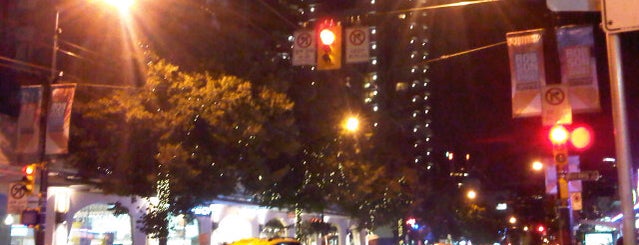 Robson Street is one of สถานที่ที่ Xiao ถูกใจ.