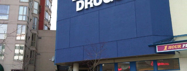 London Drugs is one of Aloさんのお気に入りスポット.