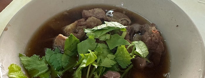 ก๋วยเตี๋ยวเนื้อ มิตรโภชนา is one of Beef Noodles.bkk.