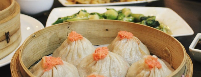 Dumpling Cafe is one of Lieux qui ont plu à Tiffany.