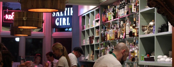 Saltie Girl Seafood Bar is one of Lugares favoritos de Tiffany.