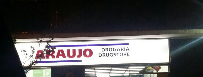 Drogaria Araujo is one of Locais top.