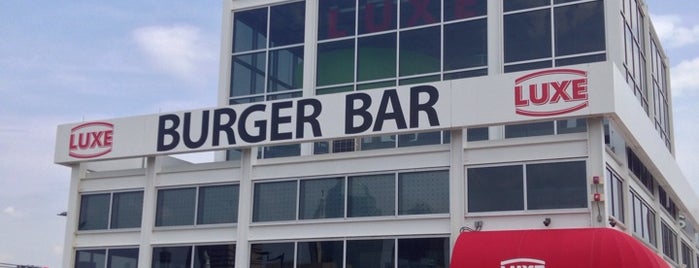 Luxe Burger Bar Springfield is one of Lugares favoritos de Joel.