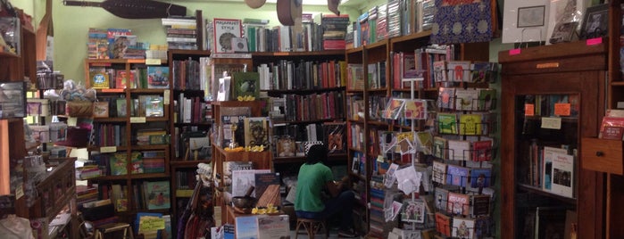 Ganesha Bookshop is one of Locais curtidos por abigail..