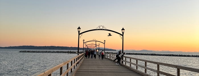 White Rock Pier is one of Lugares favoritos de Jus.