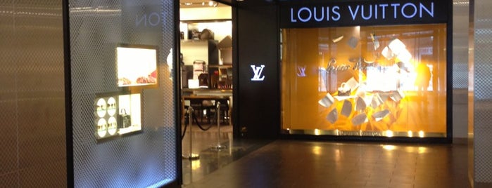 Louis Vuitton is one of Lieux qui ont plu à Kevin.