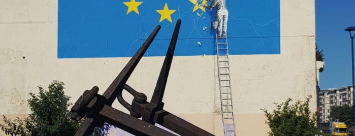 Banksy Anti-Brexit Mural is one of Tempat yang Disukai Aniya.