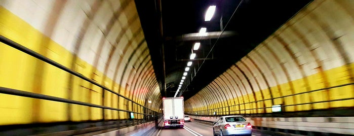 Dartford Tunnel is one of London bridges.