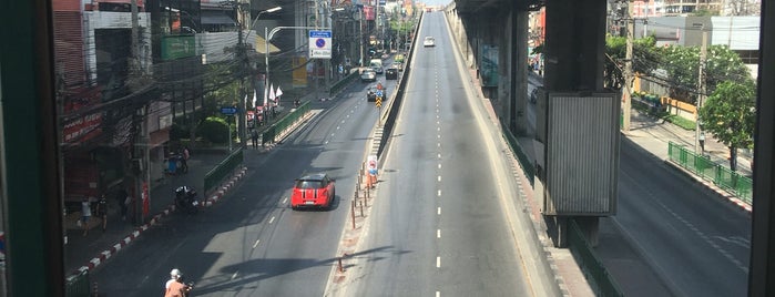 Ramkhamhaeng Road Elevated is one of Tempat yang Disukai Julie.