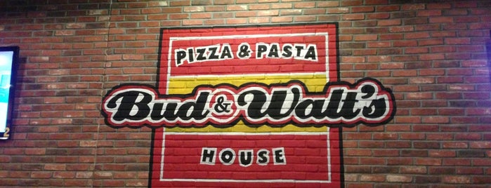Bud & Walt's Pizza & Pasta House is one of Tempat yang Disukai Laura.